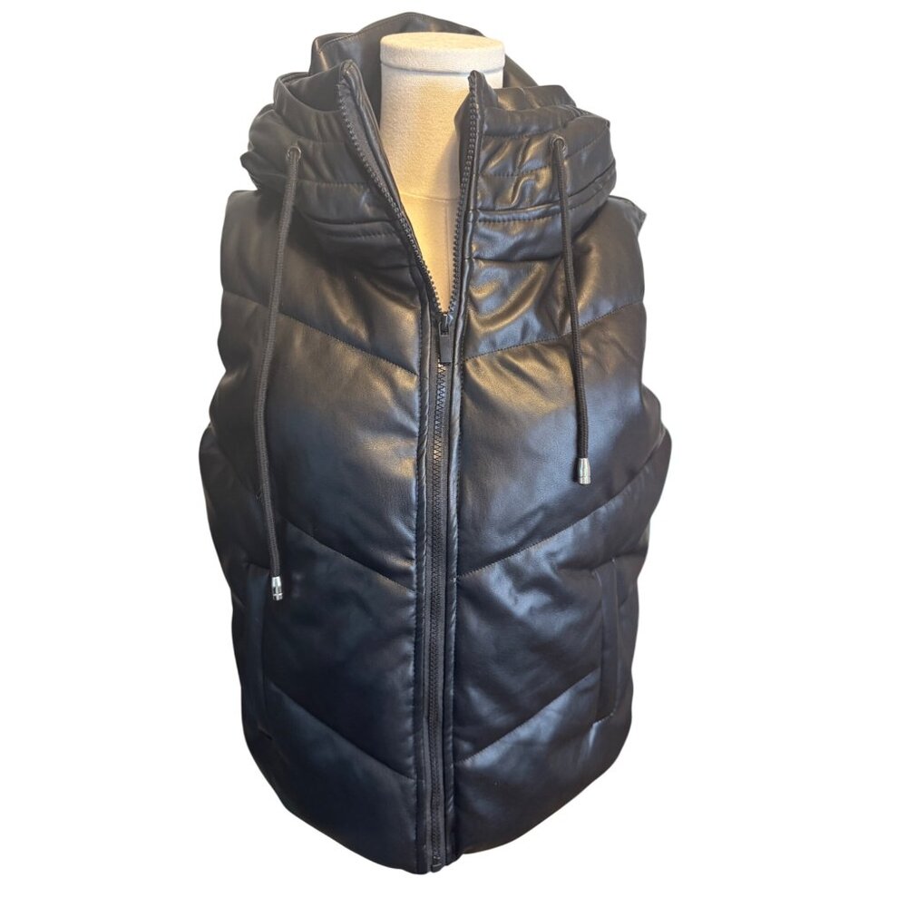 PrettyLittleThing Black Puffer Vest
